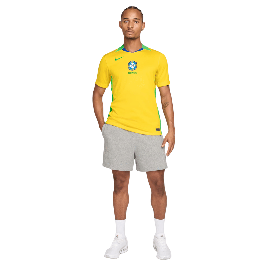 camisa brasil i 25/26 nike masculina amarela, camisa da sele&ccedil;&atilde;o brasileira torcedor 2025 2026, camisa brasil amarela com detalhes em verde nike, camisa de futebol brasil masculina torcedor, camisa sele&ccedil;&atilde;o brasileira nike amarela 25/26